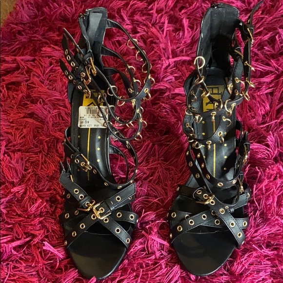 Heels - Picture 1 of 2